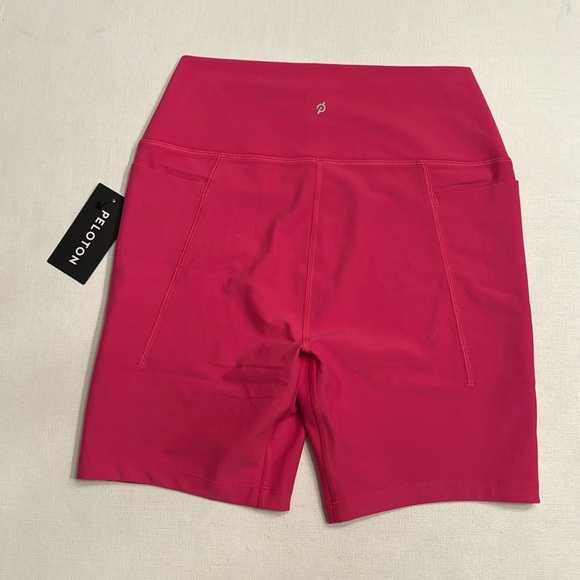 20. NWT Peloton Cadent Pocket Bike Short Very Berry - Picture 3 of 4